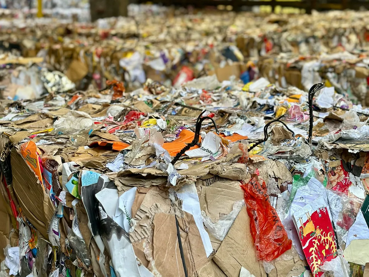 Cardboard and paper recycling for commercial sites